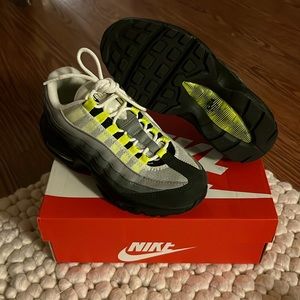 Nike Air Max 95 OG Neon (2020) size 6 Women’s
